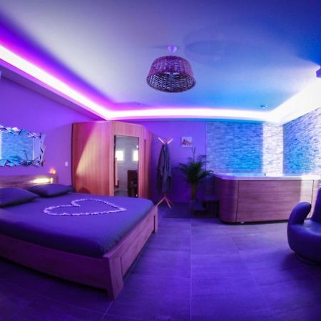 Nuit Vip Spa Sauna Privatif Le Rove Экстерьер фото